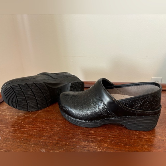 Brand New Dansko LT Pro Tooled Clogs - Picture 4 of 6